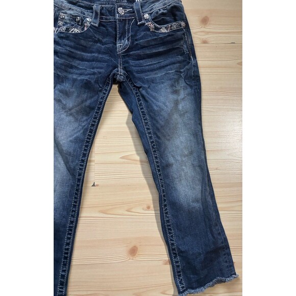 Miss Me JE8667C Signature Cropped Size 26 Embroidered Distressed Stud Jeans - Picture 3 of 10